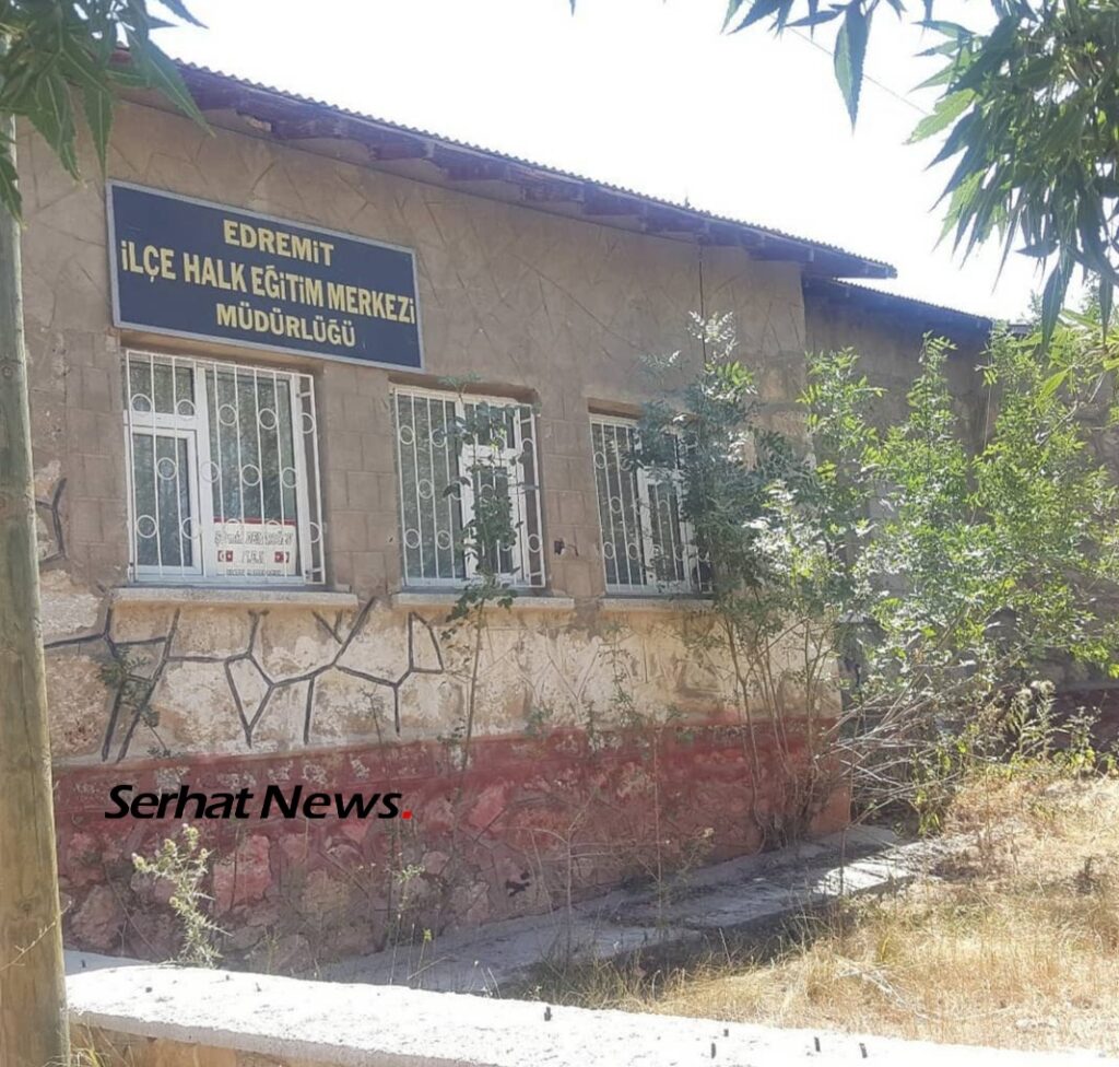 Edremit’te okul binasıyla birlikte tarihi binayı da yıktılar - WhatsApp Image 2021 11 25 at 15.54.22