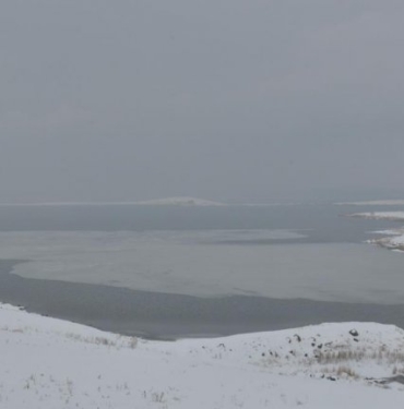 kars’ta-cildir-golu-donmaya-basladi-(1)