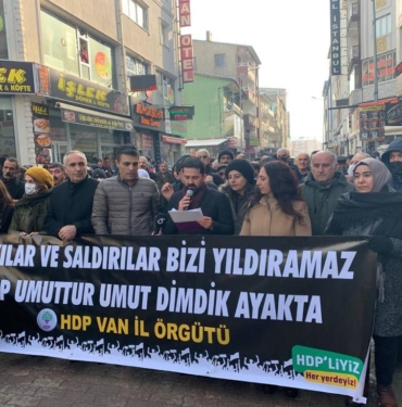 HDP Bahçelievler ilçe binasına yapılan saldırı Van'da protesto edildi