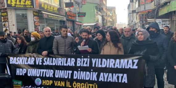 HDP Bahçelievler ilçe binasına yapılan saldırı Van’da protesto edildi