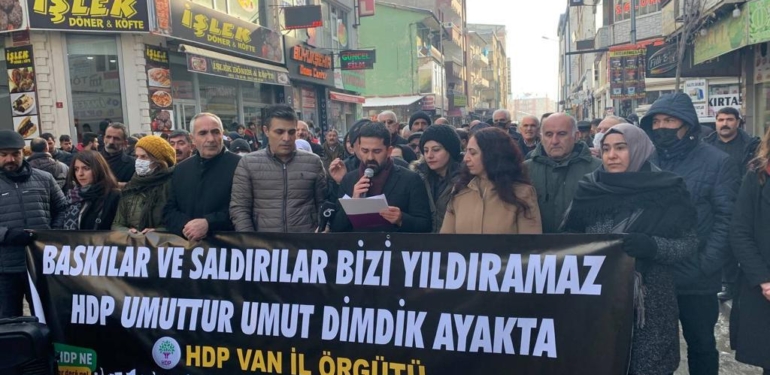 HDP Bahçelievler ilçe binasına yapılan saldırı Van'da protesto edildi