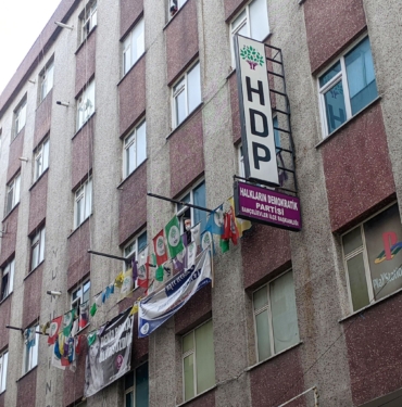 HDP ilçe binasına silahlı saldırı