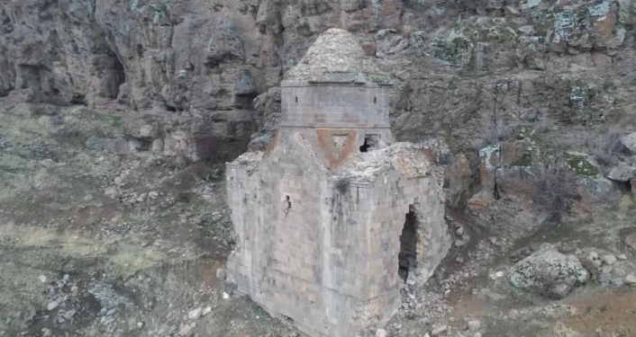 Muradiye'deki tarihi kilise define avcıları tarafından tahrip edildi