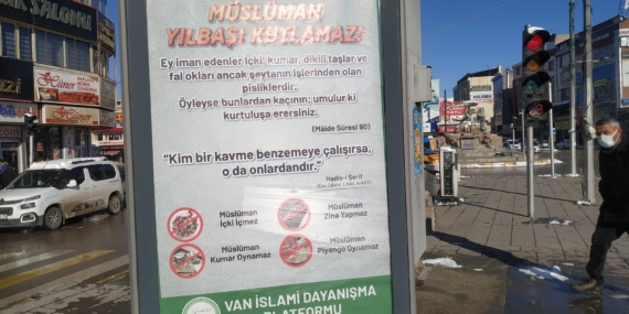 Van sokaklarına yeni yıl karşıtı afişler asıldı