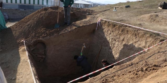 Van’da yapılan kazıda  Perslere ait mezar bulundu