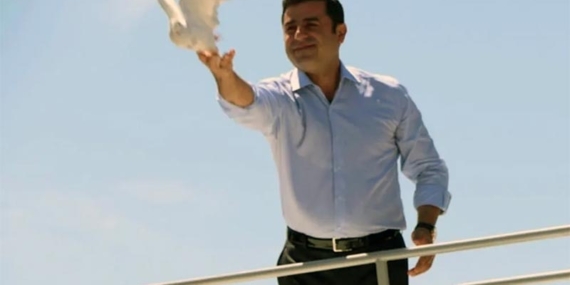 Demirtaş’tan ‘Ayağa kalk ve değiştir’ çağrısı