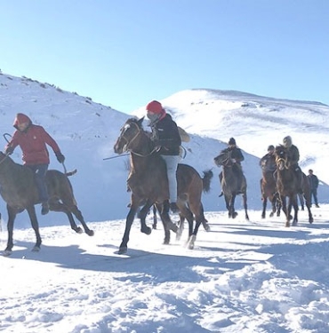 Kars'ta eksi 22 derecede at yarışı1