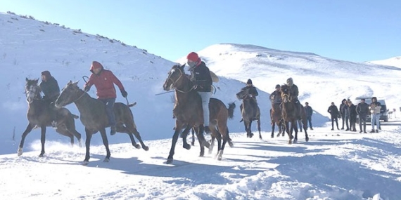 Kars’ta eksi 22 derecede at yarışı