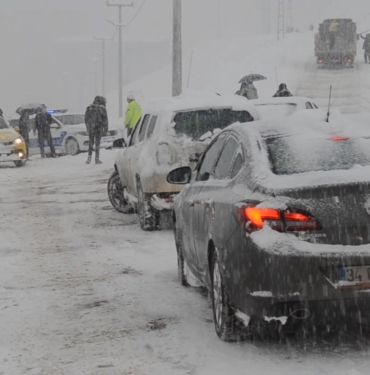 Muş'ta kar esareti 261 köy yolu ulaşıma kapandı