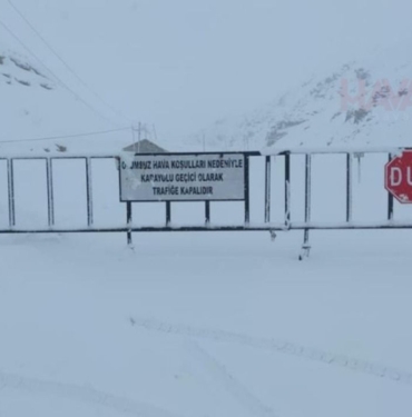 Van-Gürpınar ile Van-Bitlis karayolu ulaşıma kapandı