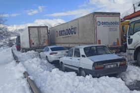 Van'dan yola çıkan yurttaşlar Antep yolunda mahsur kaldı-Video (2)