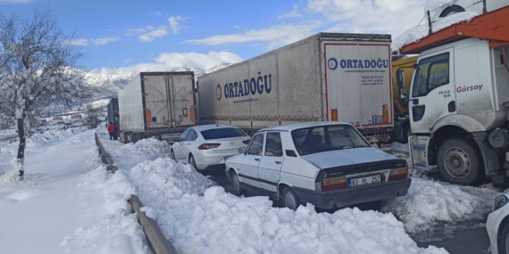 Van’dan yola çıkan yurttaşlar Antep yolunda mahsur kaldı-Video