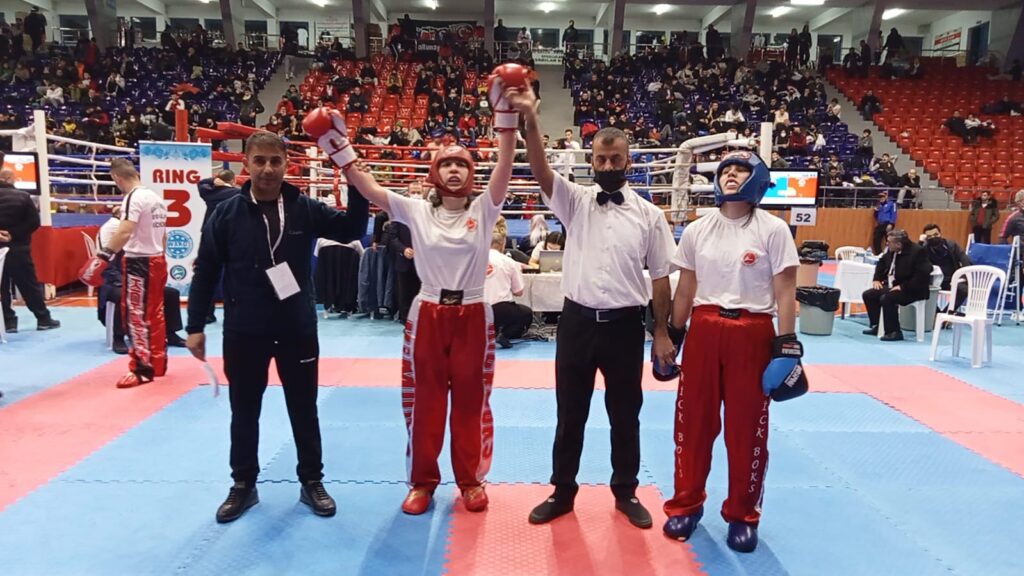 Vanlı Ertaş, Ordu’dan Türkiye kick boks birincisi olarak döndü - anli Ertas Ordudan Turkiye kick boks birinci olarak dondu1