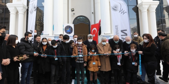 Van’da Atatürk Sanat Galerisi’ndeki etkinliğe AKP’li yöneticiler katılmadı