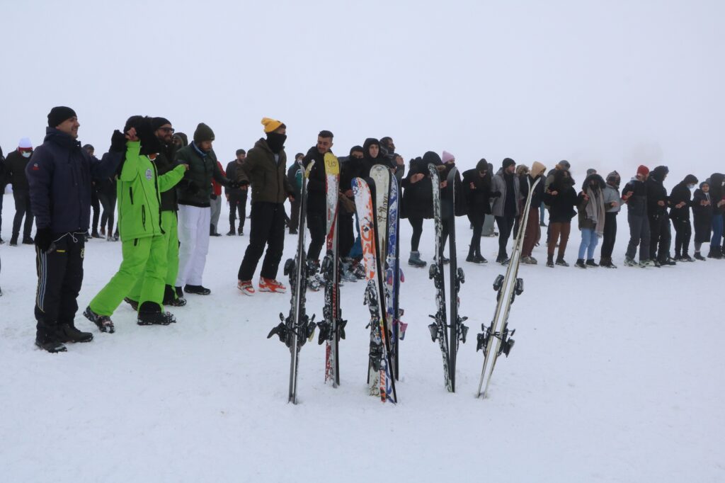 Hakkari'de kar festivali renkli görüntülere sahne oldu - 19