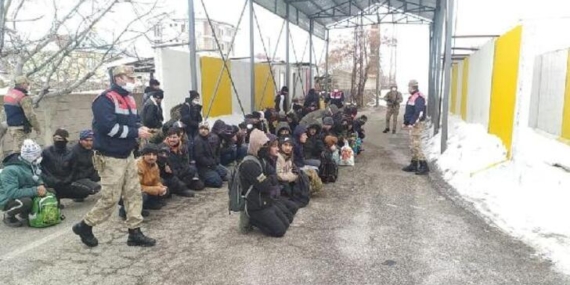 Kamyon kasasında 130 mülteci yakalandı; göçmenlerin barındığı metruk evler yıkıldı