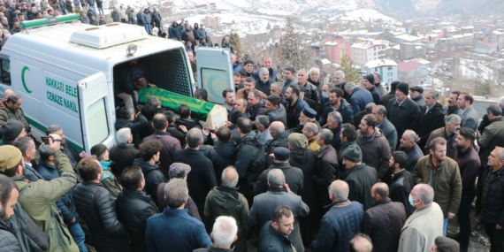 Hakkari yassa gömüldü: Katliamda öldürülenleri onbinler toprağa verdi