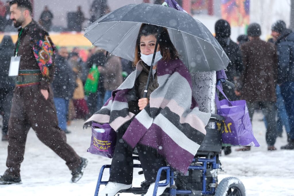 Van Newroz alanına akın ediyor - Newroz Vannn