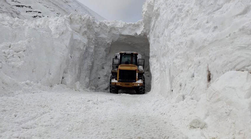 Van’da Mart ayında kardan dağlar oluştu - belediye