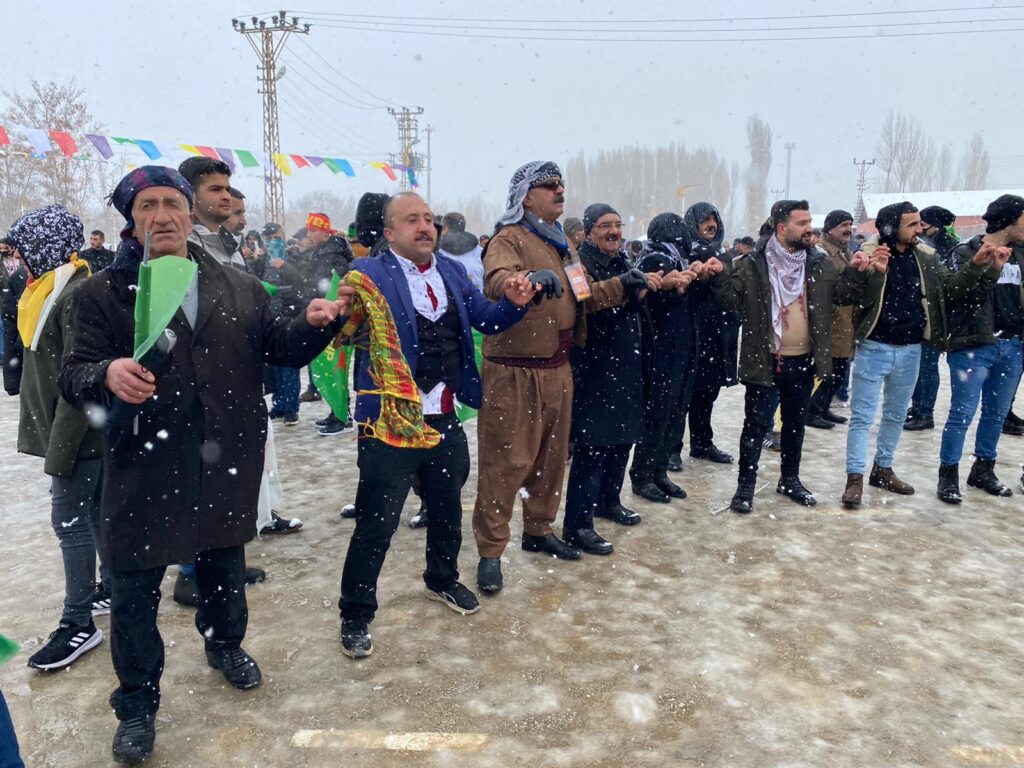 Van Newroz alanına akın ediyor - nnn