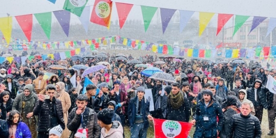 Hakkari’nin Şemdinli İlçesinde Newroz ateşi yakıldı