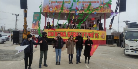 Van Newroz’a hazır: Alan rengarenk süslendi