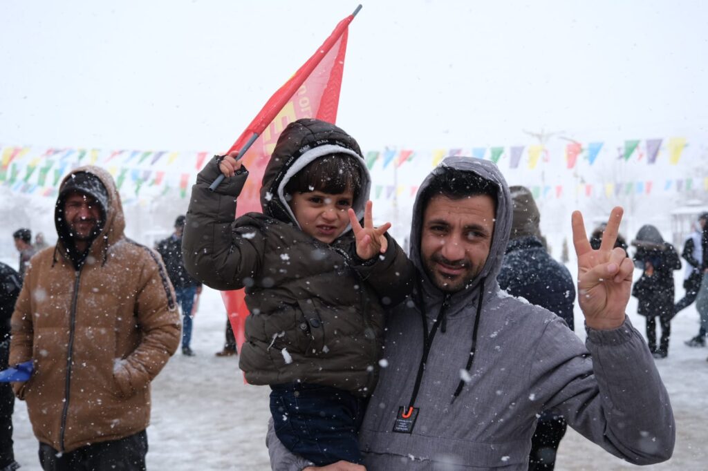 Van Newroz alanına akın ediyor - van vamn