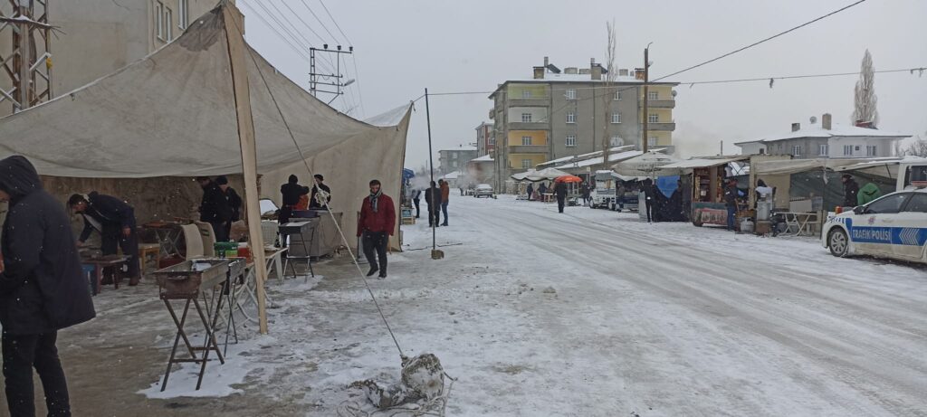 Van’da Newroz öncesi yoğun kar yağışı - van3