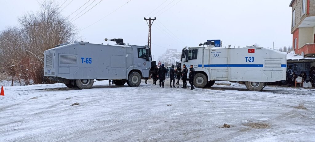 Van’da Newroz öncesi yoğun kar yağışı - van5
