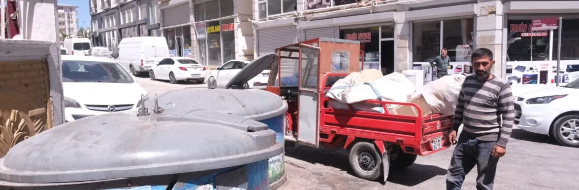 Rewşa penaberan li Wanê, aliyekê krîza aborî, aliyê din cudakarî