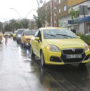 Taksicilerden 'akaryakıta zam' eylemi