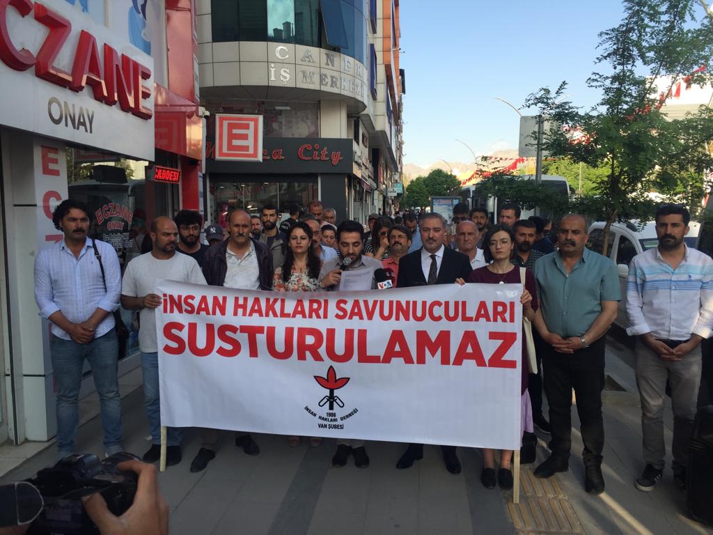 Van’da tutuklamalara ortak tepki: Arkadaşlarımızı serbest bırakın - Vanda tutuklamalara ortak tepki tutuklananlari serbest birakin2