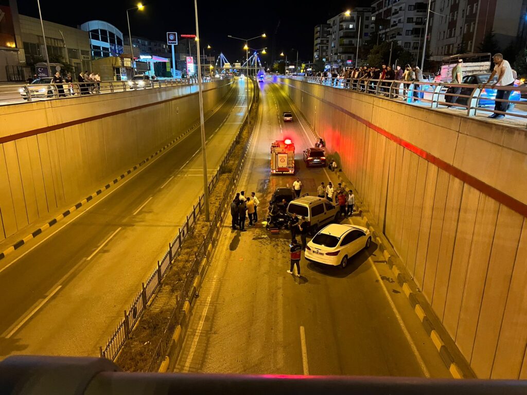 Van’da kaza: olay yerine ambulanslar sevk edildi - Vanda kaza olay yerine ambulanslar sevk edildi2