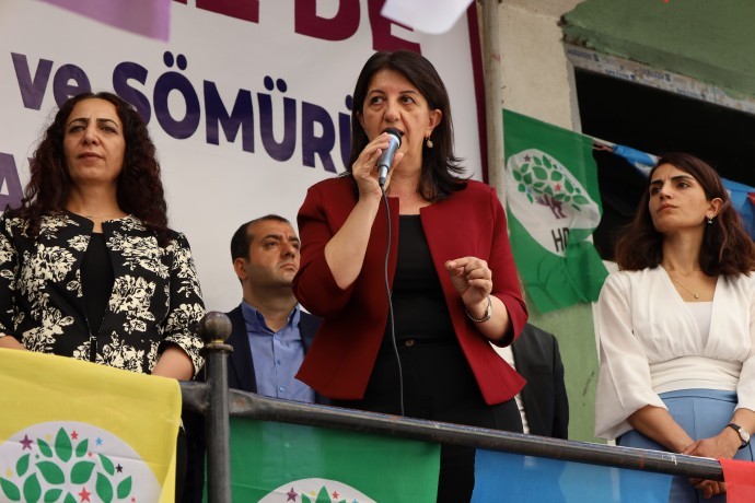 Buldan Hakkari’de halkla buluştu: HDP halkların umududur - 690x450nc Hkr 20 08 2022 buldan hakkari konusma sonnnn2