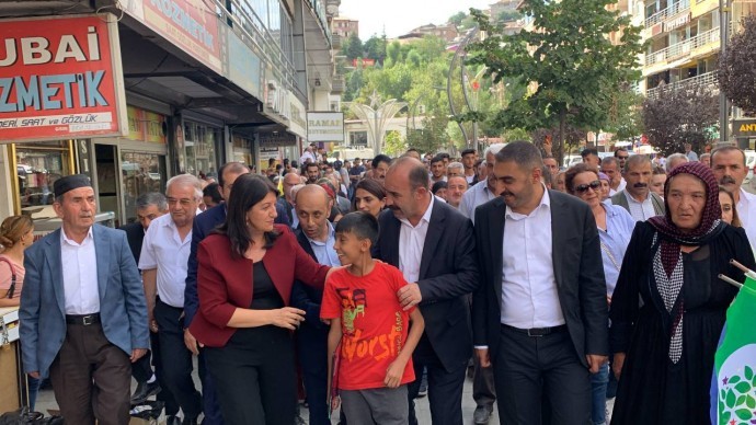 Buldan Hakkari’de halkla buluştu: HDP halkların umududur - 690x450nc Hkr 20 08 2022 buldan hakkari konusma yeni2