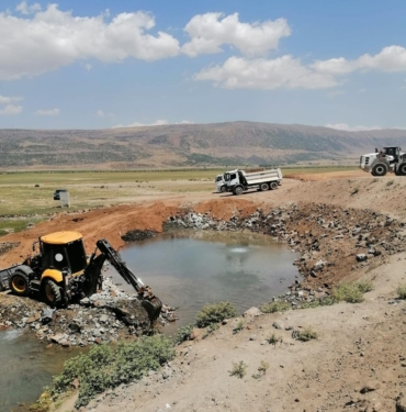 Kaymakamın savunduğu duvarı kaymakamlık yıktı