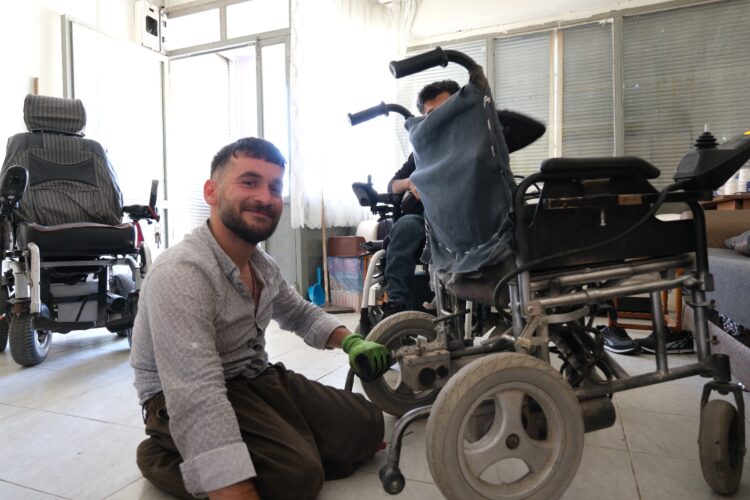 He repairs the battery-powered vehicles of people with disabilities free of charge. - gul tekerlekli sandalye 7 750x500 1