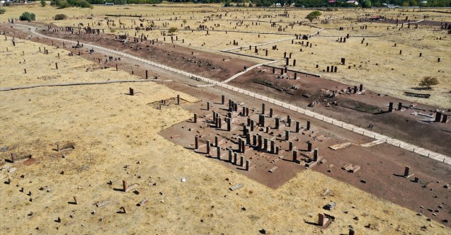 Selçuklu Meydan Mezarlığı’nda yeni mezar açığa çıkarıldı - ahlat selcuklu meydan mezarligi