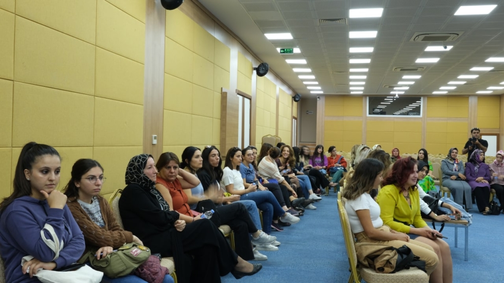EŞİK gönüllüleri: İran’da kadınların bulaştırdığı cesareti harmanlayalım - photo 5890997613463976890 y 1