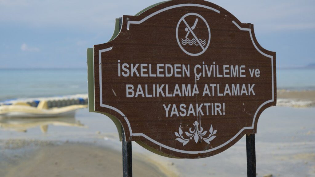 ‘Halk Plajı’ AKP’li Belediye eliyle çöplüğe dönüştürüldü - photo 5963011467554962062 y