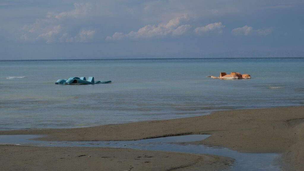‘Halk Plajı’ AKP’li Belediye eliyle çöplüğe dönüştürüldü - sahil plaji 4