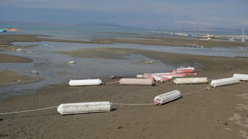 ‘Halk Plajı’ AKP’li Belediye eliyle çöplüğe dönüştürüldü - sahil plaji 5
