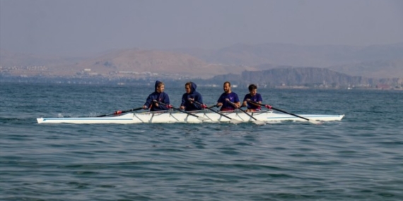 Üniversiteli Kürekçiler ‘Van Deniz’inde buluştu