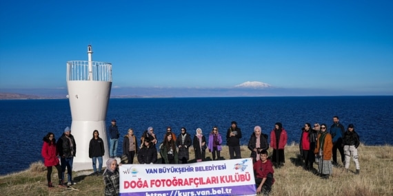 Doğaseverler Van Gölü koylarını gezdi