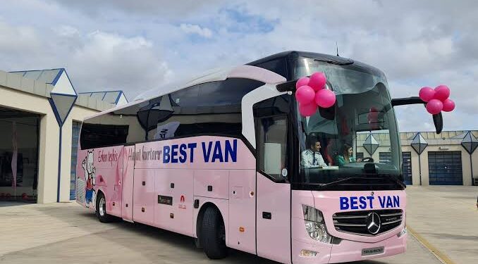 Best Vanê bo hesteweriya penceşêra memikan  otobusên xwe bi rengê pembe boyax kir - Best Vane bo hestewariya pencesera memikan otobusen xwe bi renge pembe boyax kir 1