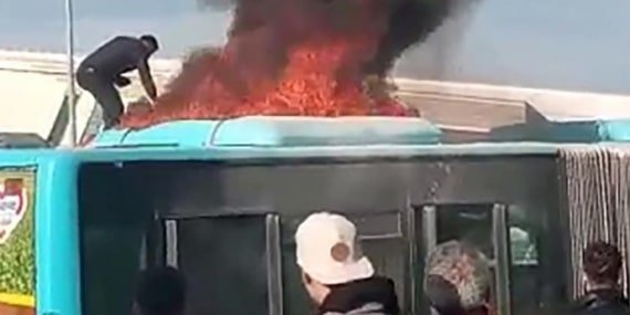 Erzurum’da seyir halindeki halk otobüsü alev aldı