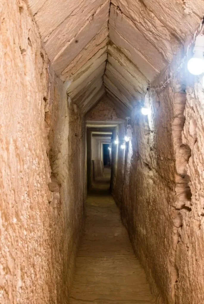Kleopatra'nın kayıp mezarına giden tünel bulundu - misir arkeoloji3