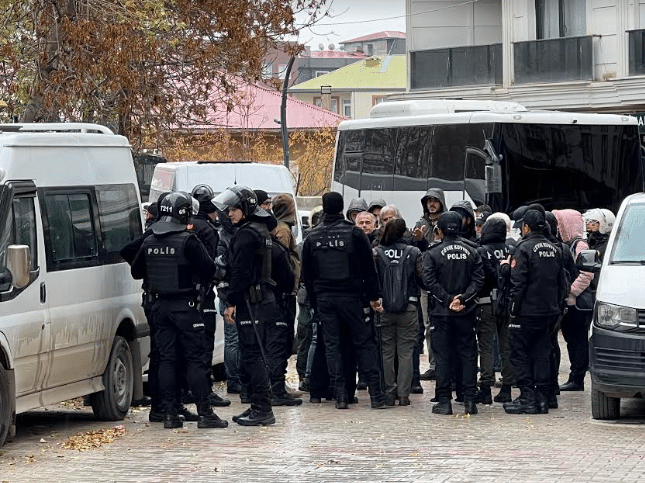 Van’da 25 Kasım’da çifte standart: AKP’lilere izin HDP’lilere yasak! - van kadin eylemi engel1