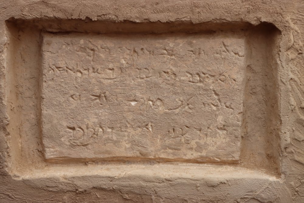 Zırnekol Tepesi’nde Aramice yazılı 4 kitabe bulundu - zirnaki tepesi3