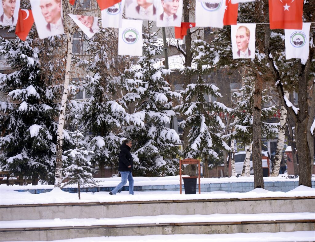 Kars-Ardahan ve Erzurum’da soğuk hava etkisi - AA 20221220 29788502 29788497 ARDAHANDA KAR YAGISI VE SOGUK HAVA